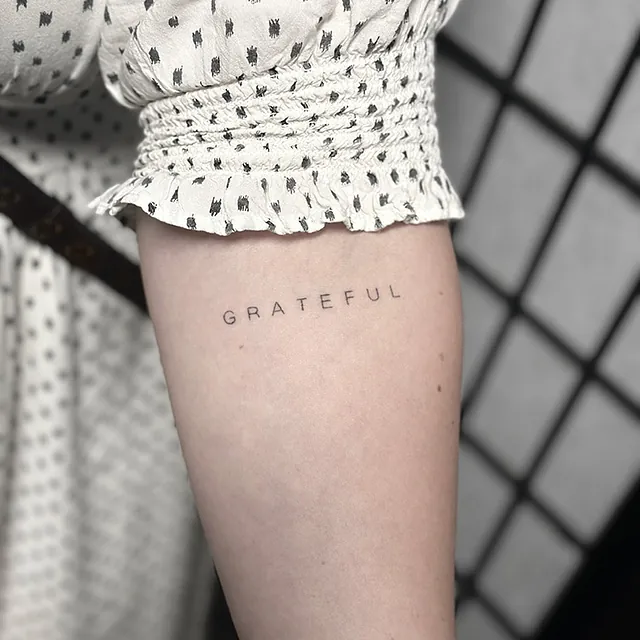 grateful tatoveret på arm