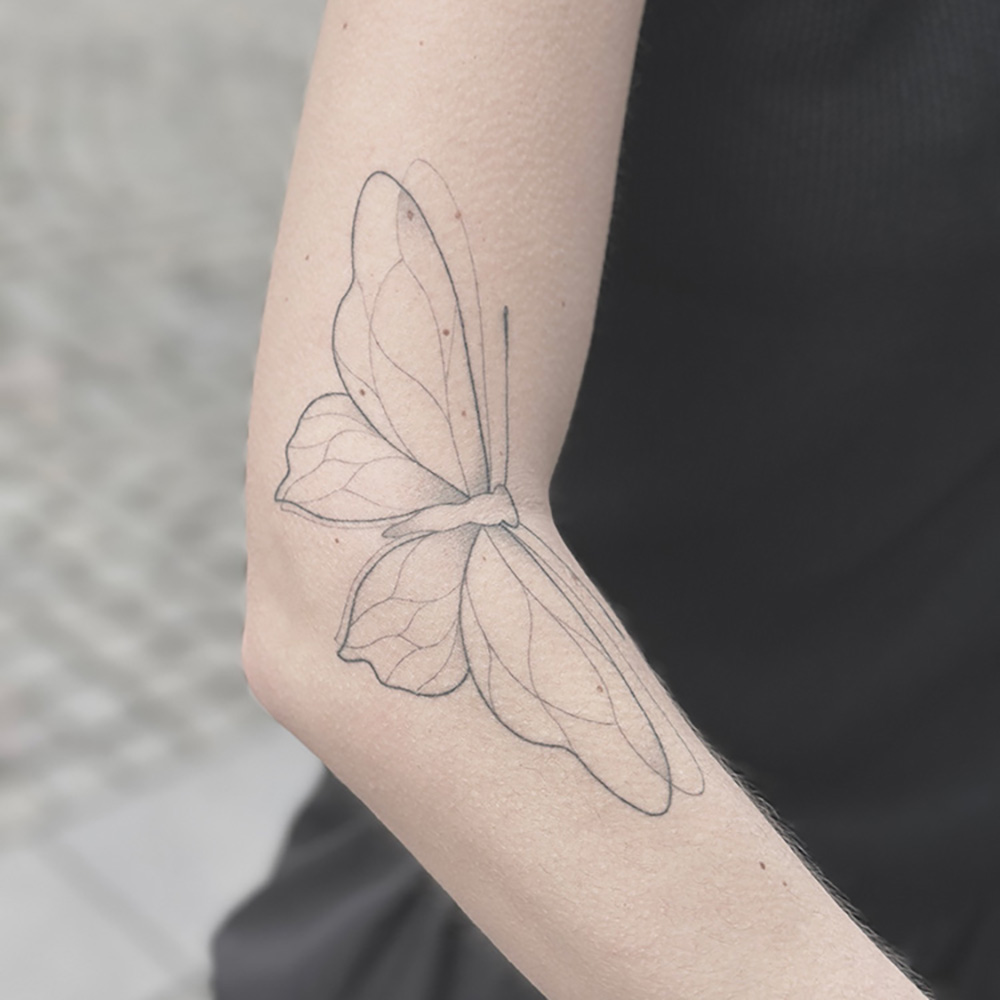 Stor sommerfugl tatovering på arm